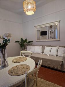 a living room with a couch and a table at Toulon Soleil Et Douceur ll in Toulon
