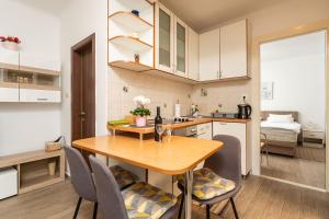 Kuchyň nebo kuchyňský kout v ubytování Apartment Family Tokic