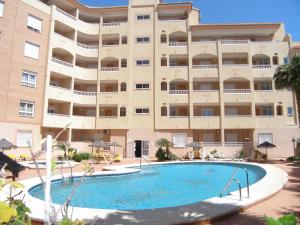 a building with a swimming pool in front of a building at Apartamentos Maracay in Roquetas de Mar