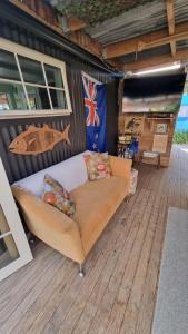 Imagine din galeria proprietății Raglan West Retro Beach Vibe Accommodation în Raglan