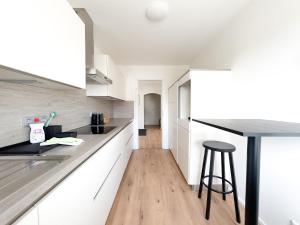 Η κουζίνα ή μικρή κουζίνα στο Skyrise Ferienwohnung Bad Wörishofen - Ruhige Lage, nahe Therme mit Balkon