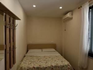 Gallery image of Tirent Apartment - Cozy Bedrooms Stay by Golem Beach in Golem