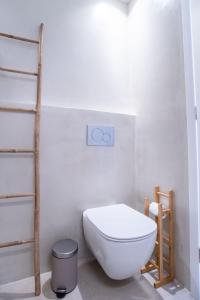 Gallery image of Deluxe Maisonette With Private Jacuzzi in Glifades