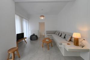 Φωτογραφία από το άλμπουμ του Ubati - Modern Cycladic House, Tinos σε Khatzirádhos +28 φωτογραφίες