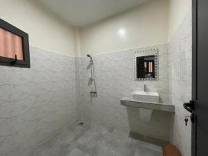 Ecolodge La Grande Tortue - Maison d'hôtes的一间浴室