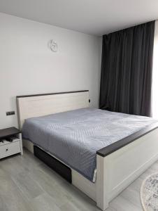 Postel nebo postele na pokoji v ubytování Ізумруд