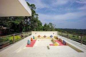 Μπαλκόνι ή βεράντα στο Stunning Hilltop 3BR Villa w Pool and River View