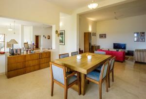 Χώρος καθιστικού στο Stunning Hilltop 3BR Villa w Pool and River View