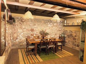 a dining room with a wooden table and chairs at Ca la Casilda in Prades