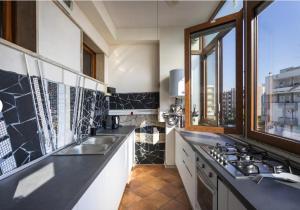 Kuchyň nebo kuchyňský kout v ubytování Salesiani rooms