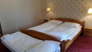 Postel nebo postele na pokoji v ubytování Hotel Pension Walzerstadt