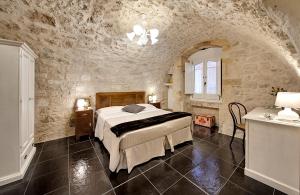 A bed or beds in a room at Sabbinirica