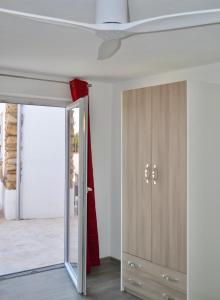 Imagen de la galería de ISS Travel, Casa Smeraldo 10 beds, wonderful view of the gulf of San Teodoro, en San Teodoro