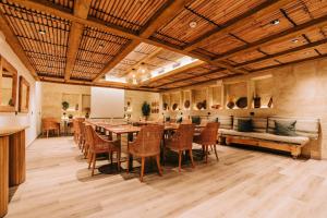 Een zitgedeelte bij Gran Claustre Boutique Hotel