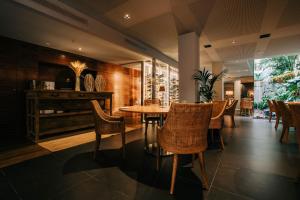 Een zitgedeelte bij Gran Claustre Boutique Hotel