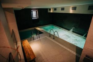 Het zwembad bij of vlak bij Gran Claustre Boutique Hotel