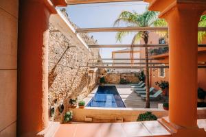 a courtyard with a swimming pool in a building at Gran Claustre Boutique Hotel in Altafulla