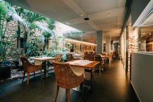 Een zitgedeelte bij Gran Claustre Boutique Hotel