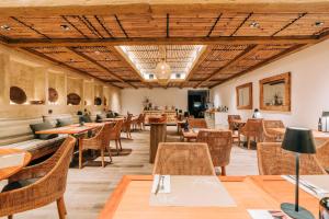 Een restaurant of ander eetgelegenheid bij Gran Claustre Boutique Hotel