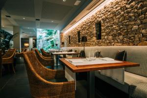 Een zitgedeelte bij Gran Claustre Boutique Hotel