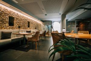 Een zitgedeelte bij Gran Claustre Boutique Hotel