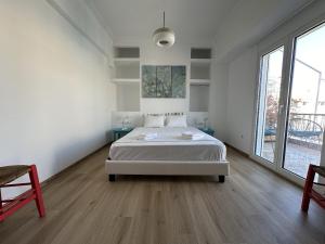 6th Floor Skyline View Studio 2 in Athens客房内的一张或多张床位