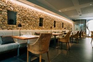 Een zitgedeelte bij Gran Claustre Boutique Hotel