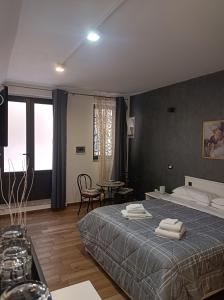 Ένα ή περισσότερα κρεβάτια σε δωμάτιο στο La Jacaranda Rooms