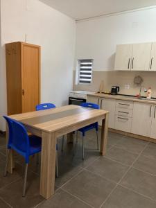 Kuchyň nebo kuchyňský kout v ubytování Mariyka Apartaments 2