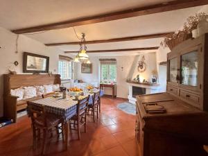 a kitchen and dining room with a table and chairs at La casa di Martina a San Pè in Castiglione Chiavarese