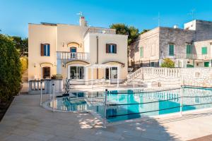Bazén v ubytování Villa Donna Franca by STHEY nebo v jeho okolí