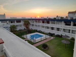 a view of a building with a swimming pool at Apartamento 335 Flamesol in Matalascañas