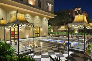 Bazén v ubytování Hotel Chandra Raj Mahal nebo v jeho okolí