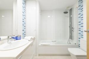 Et badeværelse på Dorm4You Patacona + 33 billeder