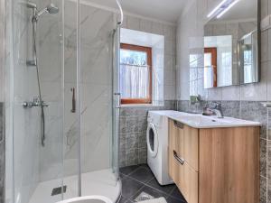 Łazienka w obiekcie Holiday Home Rotonda by Interhome