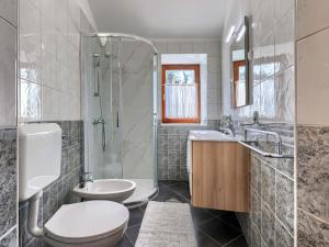 Łazienka w obiekcie Holiday Home Rotonda by Interhome