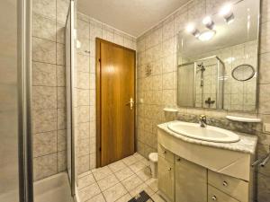 Koupelna v ubytování Apartment Helga by Interhome