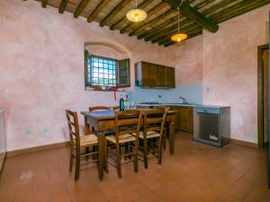 Kuchyň nebo kuchyňský kout v ubytování Apartment La Loggia by Interhome