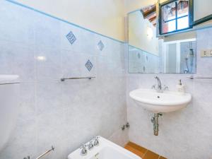 Koupelna v ubytování Apartment Laura by Interhome