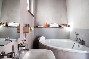 Ett badrum på Salcheto WineHouse