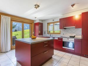 Kuchyň nebo kuchyňský kout v ubytování Chalet Saint-Joseph by Interhome