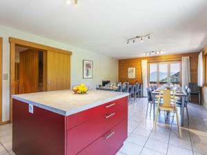 Η κουζίνα ή μικρή κουζίνα στο Chalet Saint-Joseph by Interhome
