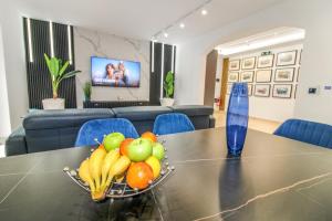 TV o dispositivi per l'intrattenimento presso Designer - 60 Seconds to the Beach I Free Parking!
