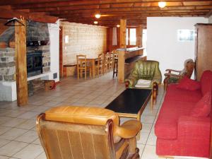 Χώρος καθιστικού στο Apartment Chalet Anthamatten-1 by Interhome