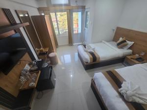 Rúm í herbergi á Hotel Dayglow