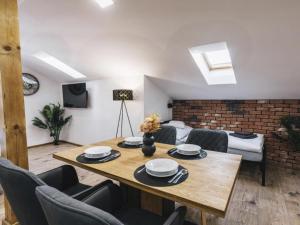 Posezení v ubytování Apartment Jindřichův Hradec A08 by Interhome + 12 fotografií