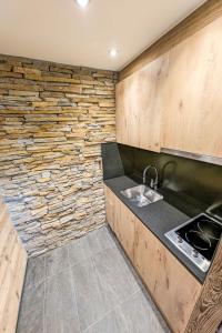 Kuchyň nebo kuchyňský kout v ubytování Studio Cristal-3 by Interhome