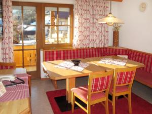 Istumisnurk majutusasutuses Apartment Apart Garni Royal-2 by Interhome