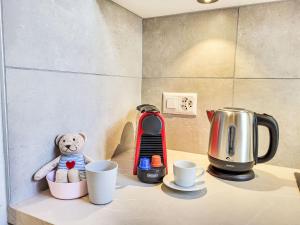 Příslušenství pro přípravu čaje a kávy v ubytování Studio White Locarno Apt-1 by Interhome + 16 fotografií