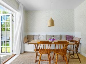 Χώρος καθιστικού στο Holiday Home Karoliina - 125m from the sea by Interhome